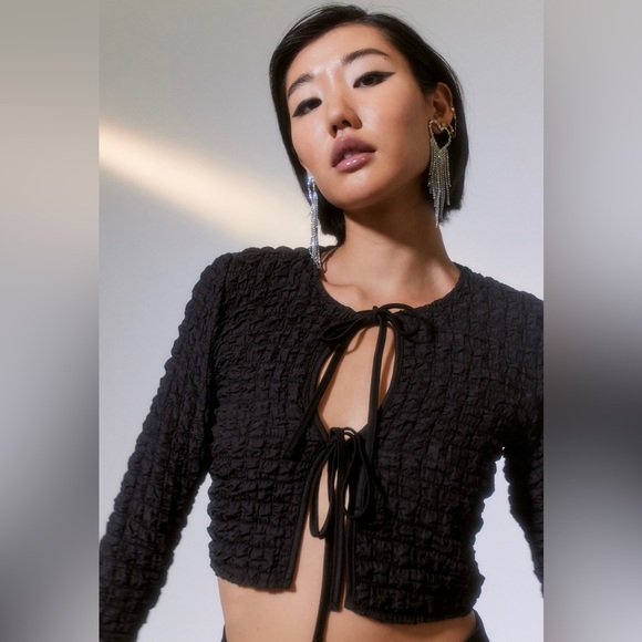 NWT UO Sylvie Bubble Knit Tie-Front Top - L fits like M - Picture 1 of 6